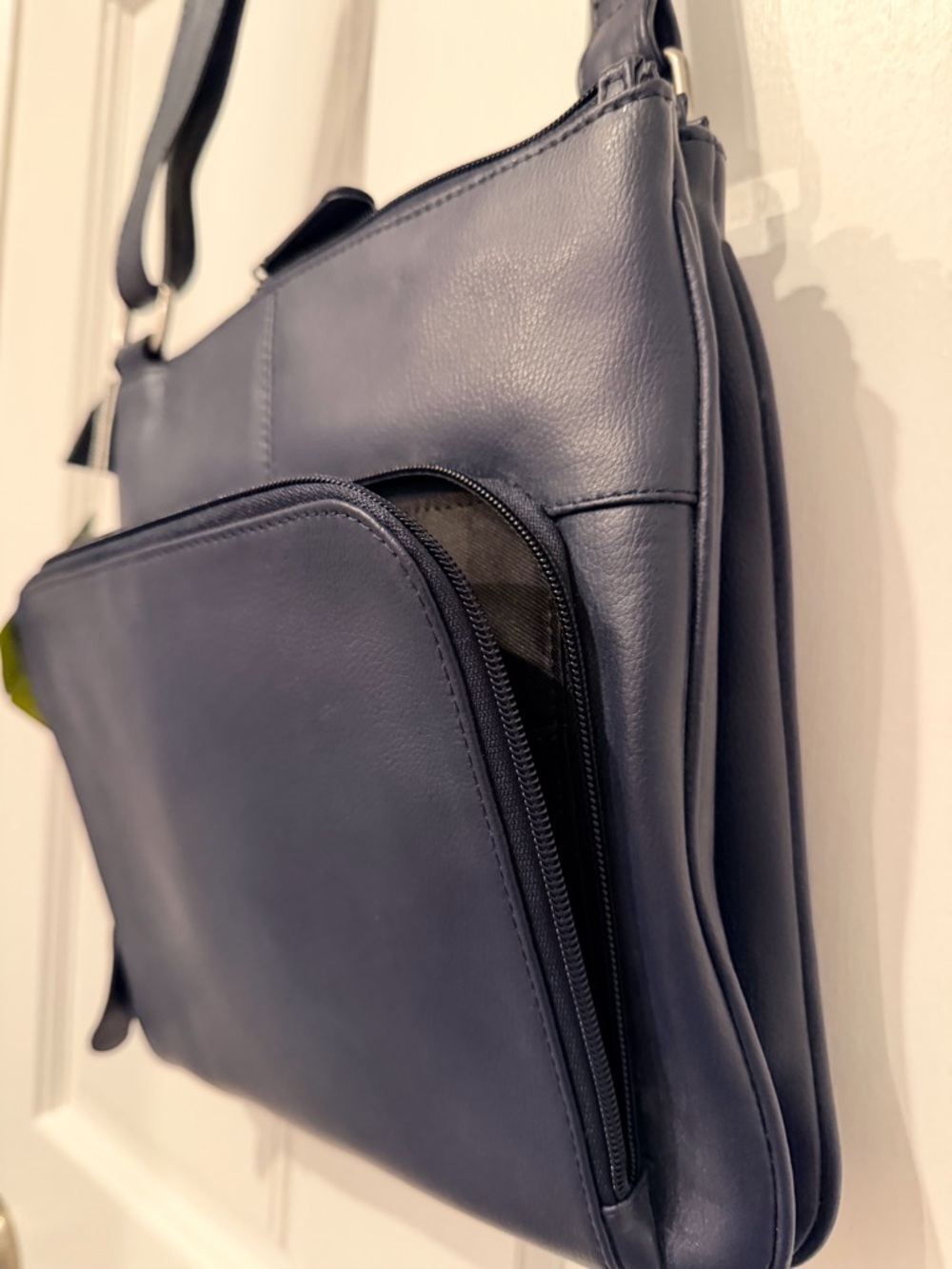 NEW Hotter Harriet Soft Leather Cross Body with zippers 8 packets & 8 card slots - Picture 4 of 11